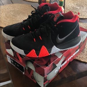 Nike Kyrie 4 9.5